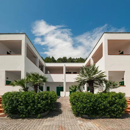 Villaggio Lunga 3*