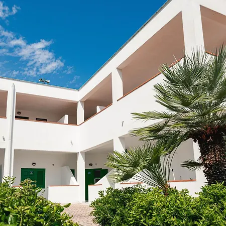Aldeamento Turístico Villaggio Lunga 3*