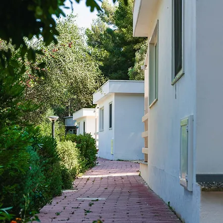 Aldeamento Turístico Villaggio Lunga 3*